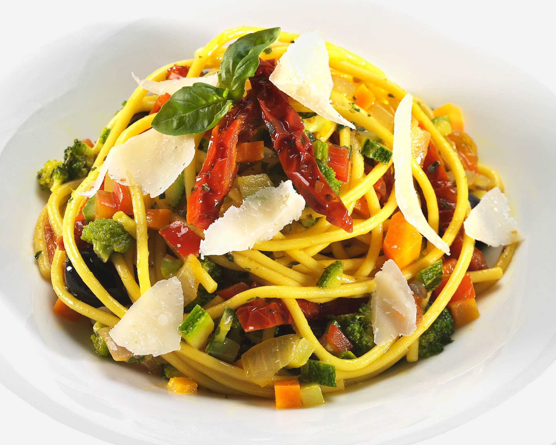 Spaghetti alla curcuma e verdure