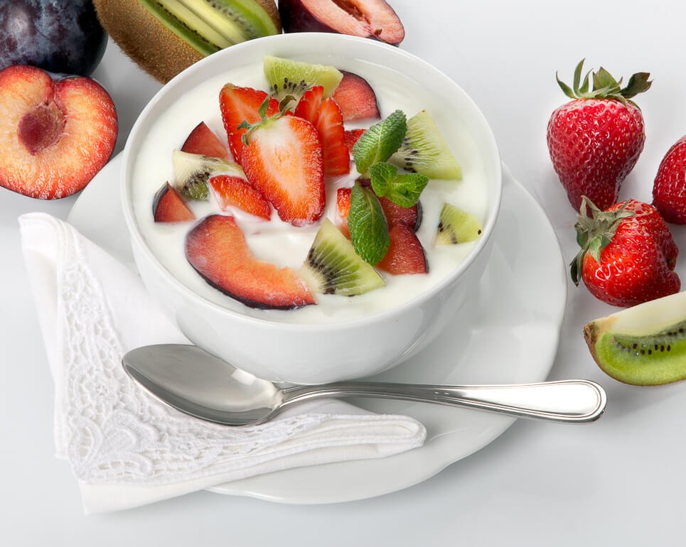 Coppette di frutta e yogurt